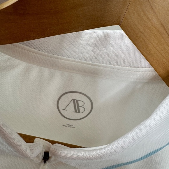NEW Addison Bay White Polo Small - Picture 2 of 5